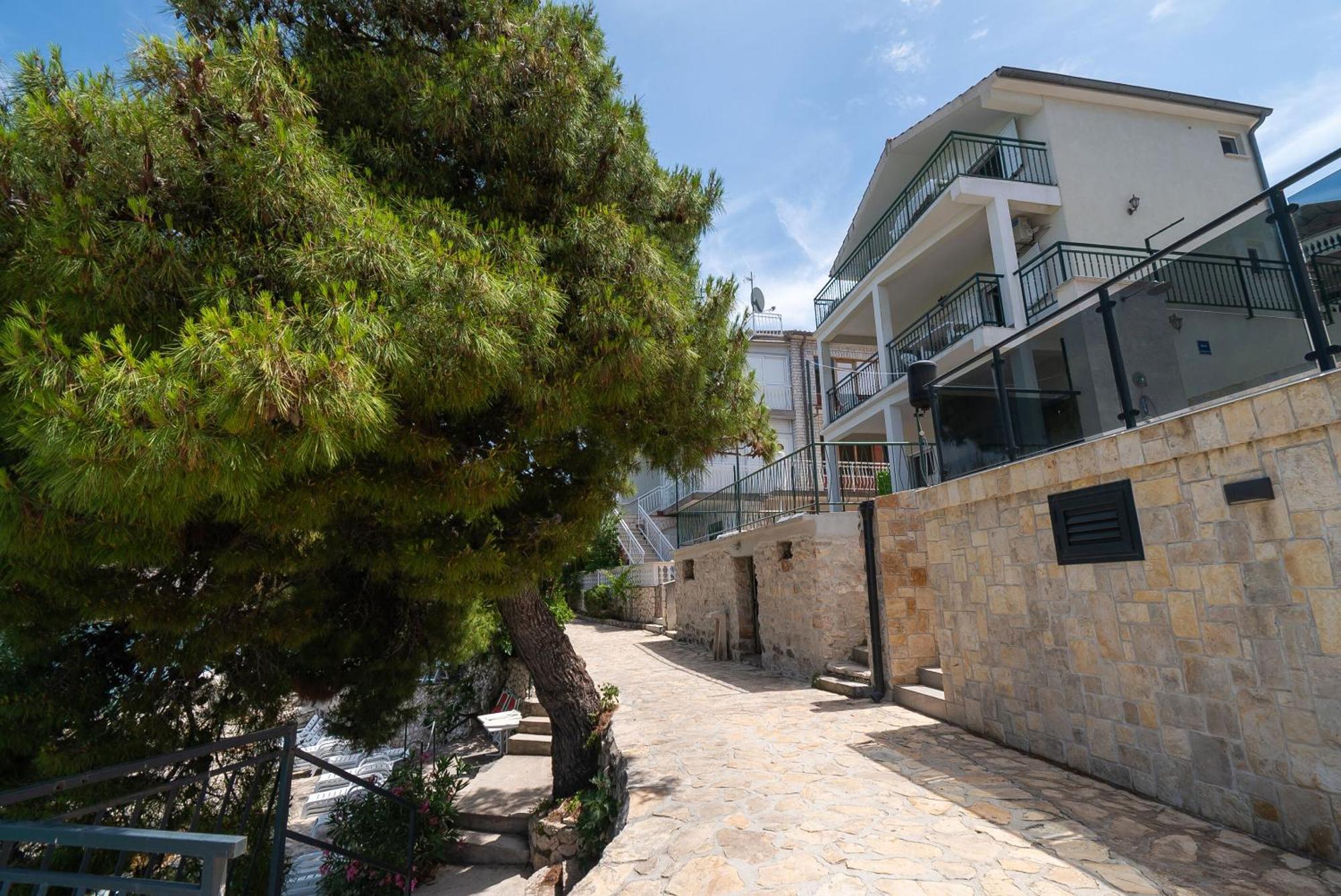 Apartments Ivica Primosten Exterior photo